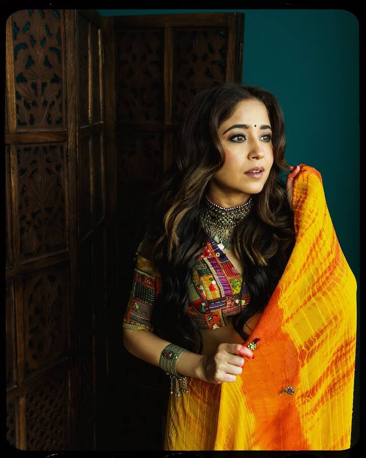 अपनी स्कूली पढ़ाई पूरी करने के उन्होंने वकालत की प्रवेश परीक्षा दी। पास भी कर ली. तभी उन्होंने एनआईएफटी से बैचलर ऑफ डिजाइन की डिग्री भी हासिल की. इसके बाद धीरे–धीरे एक्टिंग के प्रति उनकी रुचि बढ़ने लगी और वो मुंबई पहुंचीं.