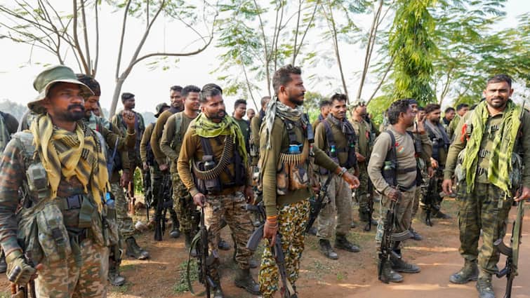 Bastar Naxalites kidnapped and murdered two Siksha Doot in cg Vinod Madde and Suresh Meta ANN Bastar: पुलिस मुखबिरी के शक में नक्सलियों ने 2 शिक्षादूतों को मार डाला, दहशत में ग्रामीण