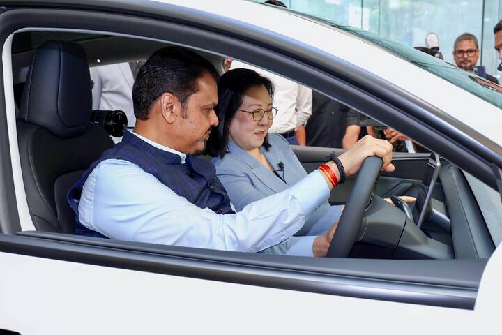 The Chief Minister said that Maharashtra has emerged as a strong EV center with progressive EV policies, strong charging infrastructure and the most wide support for electric vehicles. We are confident that India and especially Maharashtra will be one of the strongest markets in Tesla.