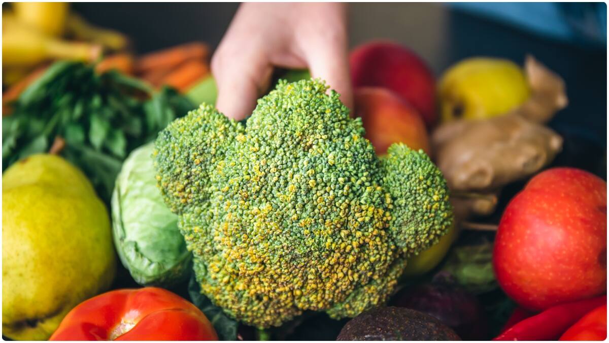 Thyroid Diet : థైరాయిడ్ ఉన్నవారు తినకూడని ఫుడ్స్ లిస్ట్.. వీటిని తింటే మందులు కూడా పనిచేయవట