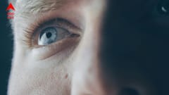 বারবার চোখে হাত দেন, মাঝে মাঝেই ঘষে নেন, কতটা বিপজ্জনক এইসব অভ্যাস?