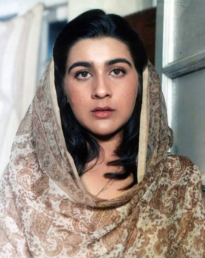 अमृता सिंह और सैफ अली खान की जोड़ी भी काफी पॉपुलर रही. फैंस दोनों को साथ में देखना बहुत पसंद करते थे. 1991 में दोनों ने शादी की और 2004 में कपल का तलाक हो गया. इसके बाद एक्ट्रेस ने भी दूसरी शादी से मुंह फेर लिया.