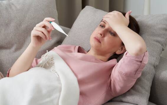 बार-बार बीमार पड़ना: इम्यून सिस्टम को मजबूत रखने के लिए प्रोटीन ज़रूरी होता है. अगर आप बार-बार इंफेक्शन, सर्दी-जुकाम या बुखार के शिकार हो रहे हैं, तो वजह प्रोटीन की कमी हो सकती है.