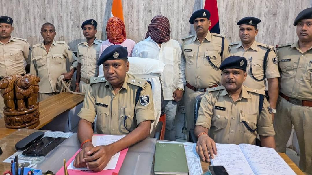 chapra Police disclosed teacher murder case in Saran murder dispute over land deal Chapra Teacher Murder Case: सारण में हुए शिक्षक हत्याकांड का पुलिस ने किया खुलासा, जमीन विवाद में गई जान