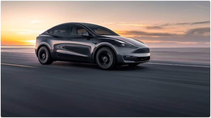 Tesla Model Y Price Shock : భారత్​లో టెస్లా మోడల్ Yను విడుదల చేశారు. అయితే దీనిని అమెరికాలో కొని ఇండియాకు దిగుమతి చేసుకుంటే ఎంత ఖర్చు అవుతుంది. అక్కడ కొని ఇండియాకు తెస్తే ఎంత అవుతుందంటే..