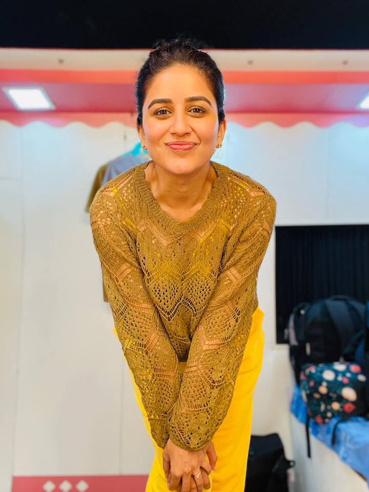 तिचं सहज सुंदर व्यक्तिमत्त्व, नृत्यकौशल्य आणि अभिनयातील संयमामुळे तीने प्रेक्षकांच्या मनात घर केलं आहे.