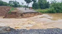 बिहार में बारिश से उफान पर नदियां, तारापुर-खड़गपुर मुख्य पथ पर बना 2 डायवर्सन पानी में बहा