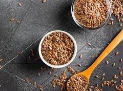 कोलेस्ट्रॉल कंट्रोल करने का नेचुरल तरीका, ये 6 बीज जरूर खाएं