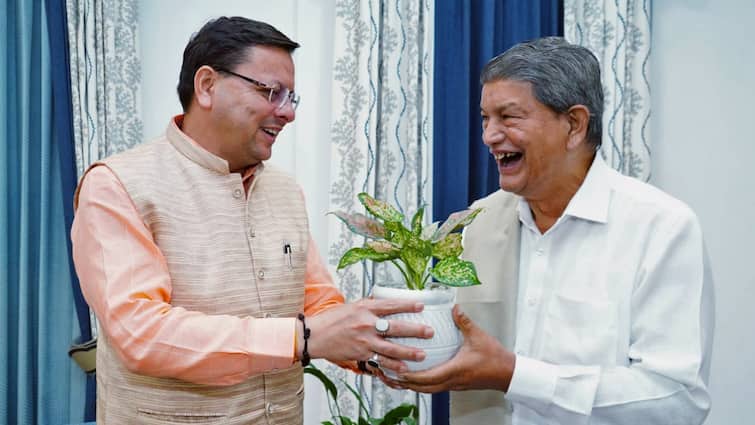 धामी सरकार के इस फैसले की पूर्व सीएम हरीश रावत ने भी की तारीफ, जानें क्या बोले कांग्रेस नेता Uttarakhand Schools teach Shrimad Bhagavad Gita Former CM Harish Rawat react on decision ann धामी सरकार के इस फैसले की पूर्व सीएम हरीश रावत ने भी की तारीफ, जानें क्या बोले कांग्रेस नेता