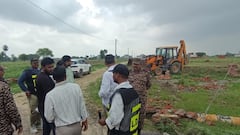लखनऊ: LDA का बुल्डोजर एक्शन, गोल्फ सिटी और गोसाईंगंज में 43 बीघा जमीन पर 4 अवैध प्लॉटिंग ध्वस्त