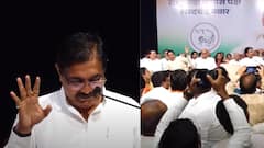 समारोपाच्या भाषणात जयंत पाटील भावूक, आवंढा गिळून बोलायचे थांबले, शरद पवारांनी कार्यकर्त्यांना हात दाखवून शांत बसवलं