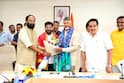 Telugu CMs Meeting: జల వివాదాలపై కేంద్రం మంత్రి సమక్షంలో తెలుగు రాష్ట్రాల సీఎంల భేటీ