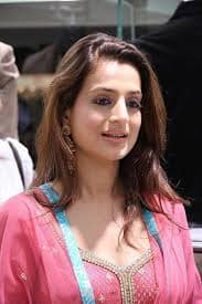 स्टारडम मिलने के बाद शुरू हुआ इस एक्ट्रेस का डाउनफॉल, 20 फिल्में हुईं फ्लॉप, पिता संग लड़ी कानूनी लड़ाई