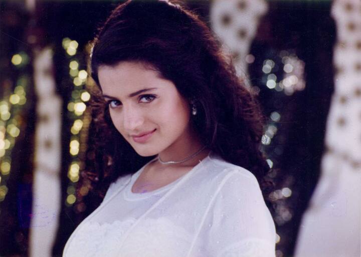 करियर और फैमिली की इन लड़ाइयों के साथ-साथ उनकी पर्सनल लाइफ में भी बहुत अकेलापन रहा. वो सिंगल रहीं और शादी नहीं की.