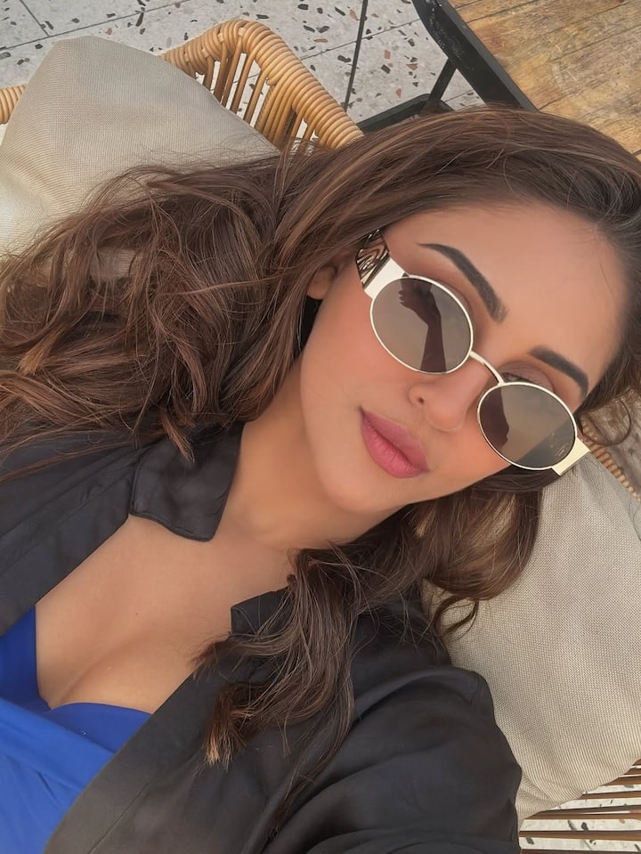 क्रिस्टल डिसूजा इन दिनों दुबई में वेकेशन एंजॉय कर रही हैं. हाल ही में एक्ट्रेस ने कुछ तस्वीरें शेयर की हैं.