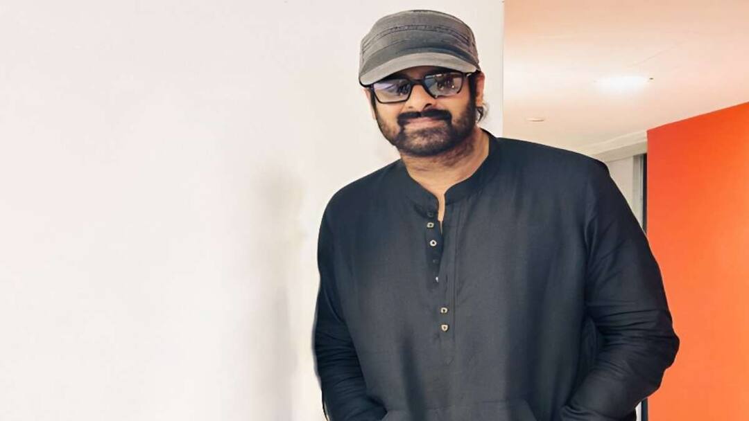 Prabhas: 'సలార్' బ్యానర్లో 3 భారీ ప్రాజెక్ట్స్ - పాన్ ఇండియా స్టార్ ప్రభాస్ రియాక్షన్ ఇదే Prabhas reaction on upcoming three big projects deal with hombale films banner Prabhas: 'సలార్' బ్యానర్లో 3 భారీ ప్రాజెక్ట్స్ - పాన్ ఇండియా స్టార్ ప్రభాస్ రియాక్షన్ ఇదే