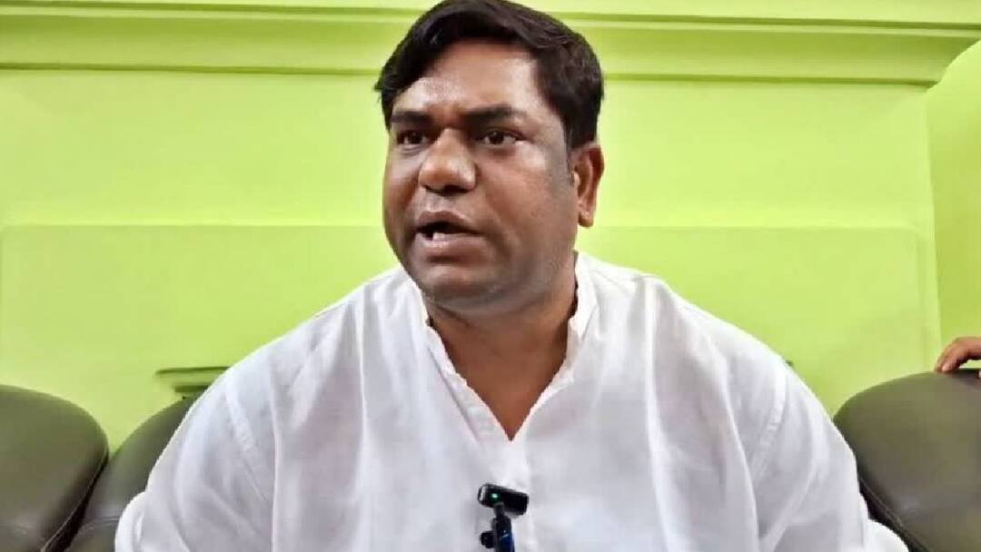 'मेहनती बीएलओ को बोनस दें', BLO पर दिए बयान पर बोले मुकेश सहनी- गलत तरीके से मेरी बात को... VIP chief Mukesh Sahni on voter list revision and BLO Burnt house 'मेहनती बीएलओ को बोनस दें', BLO पर दिए बयान पर बोले मुकेश सहनी- गलत तरीके से मेरी बात को...