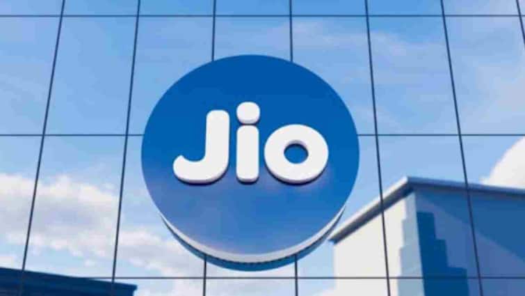 Jio के नए प्लान ने उड़ा दिए Airtel और Vi के होश! 84 दिनों तक रोज मिलेगा 2GB डेटा, अनलिमिटेड कॉलिंग और फ्री OTT सब्सक्रिप्शन, जानें कीमत Jio new plan with 84 days of validity know its benefits rival airtel and vi Jio के नए प्लान ने उड़ा दिए Airtel और Vi के होश! 84 दिनों तक रोज मिलेगा 2GB डेटा, अनलिमिटेड कॉलिंग और फ्री OTT सब्सक्रिप्शन, जानें कीमत