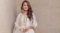 7 Timeless Ethnic Looks Of Mrunal Thakur To Try This Festive Season