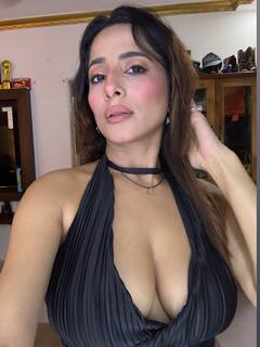 Kate Sharma PHOTO: કેટ શર્માએ કેમેરા સામે ફ્લોન્ટ કર્યું ક્લીવેજ,જુઓ તસવીરો