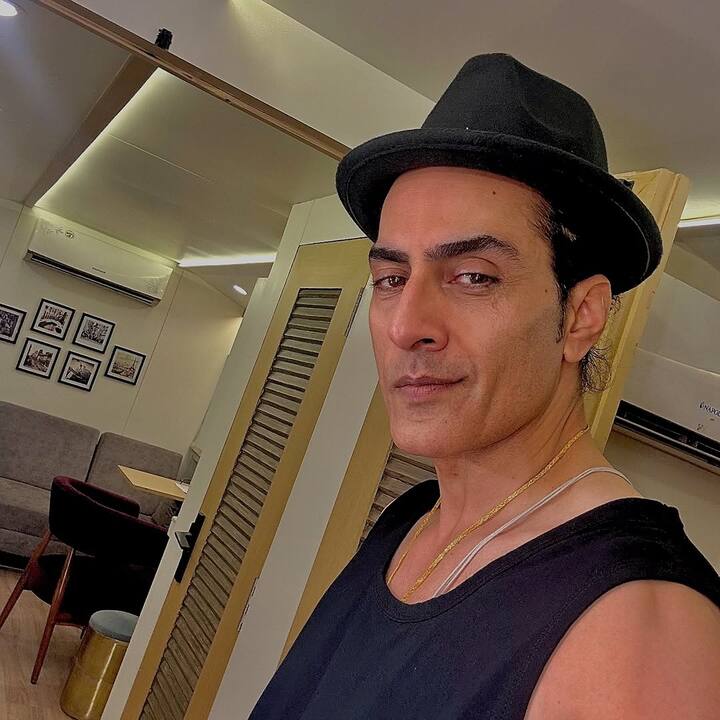 दअरसल इंटरव्यू के दौरान उनसे सवाल किया गया कि कैसे इतने सक्सेसफुल होने के बाद भी वो विनम्र है तो इस पर एक्टर ने जवाब दिया. सुधांशु ने कहा कि उनका बैकग्राउंड ही उनकी सबसे बड़ी ताकत है.