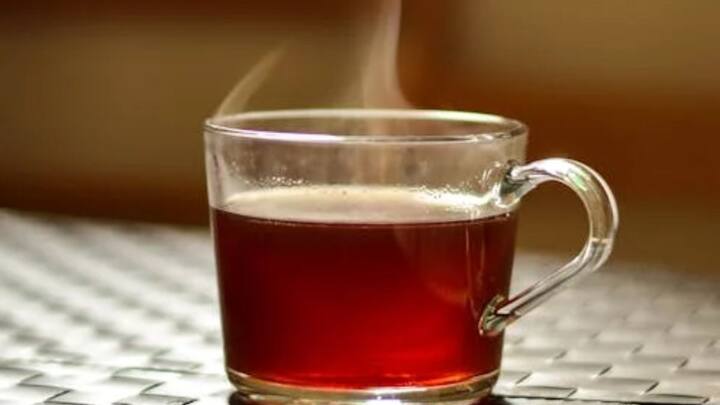 तब इस मामले में बाजी मार ले जाता है तुर्किए. तुर्किए में सबसे ज्यादा चाय की खपत होती है. आंकड़ों की मानें तो तुर्किए में प्रति व्यक्ति सालाना चाय की खपत 3.16 किलो के आसपास है.