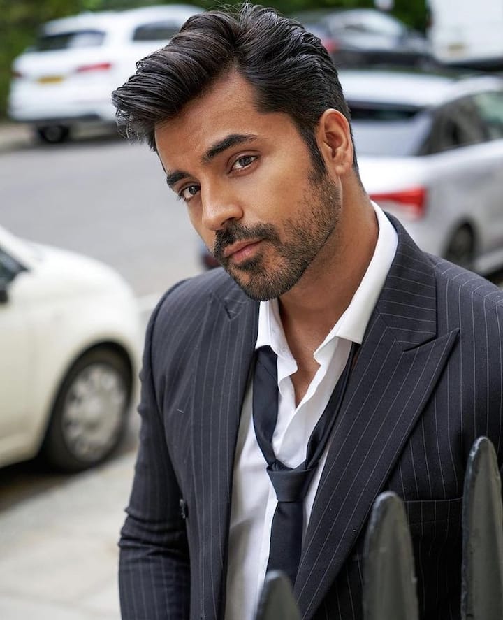 'बिग बॉस 8' फेम गौतम गुलाटी ने टीवी के साथ फिल्मों में भी काम किया है. अपने एक्टिंग प्रोजेक्ट्स के अलावा वो बिजनेस से भी अच्छा पैसा कमाते हैं. एक्टर RSVP नाम का दिल्ली में एक नाइट क्लब है.