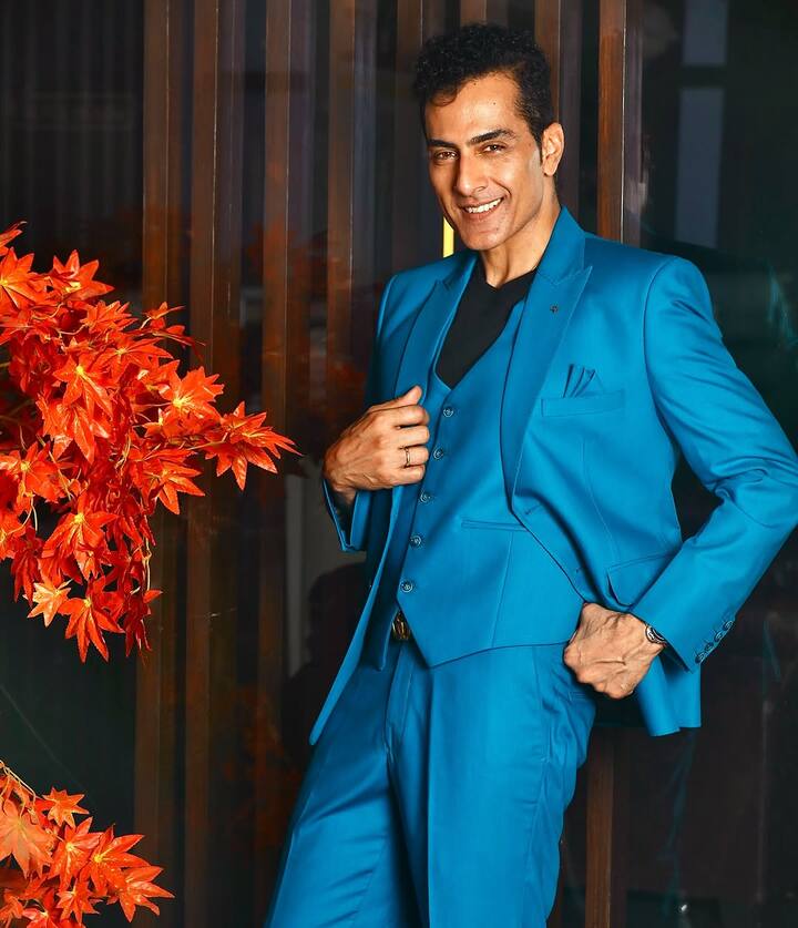 आज सुधांशु पांडे एक सफल एक्टर बन गए हैं. अपने मेहनत के दम पर उन्होंने अलग मुकाम हासिल किया है. बात करें उनकी नेटवर्थ की तो रिपोर्ट्स में उन्हें 21 से 25 करोड़ रुपए का मालिक बताया जाता है