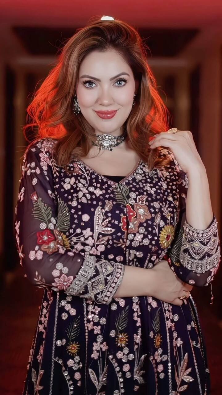 'तारक मेहता का उल्टा चश्मा' फेम मुनमुन दत्ता को शो के लिए अप्रोच किया गया था. लेकिन वो इस शो का हिस्सा नहीं बनना चाहतीं. फैंस बिग बॉस 19 में उनकी एंट्री को लेकर काफी एक्साइटेड थे लेकिन एक्ट्रेस ने ये ऑफर रिजेक्ट कर दिया है.