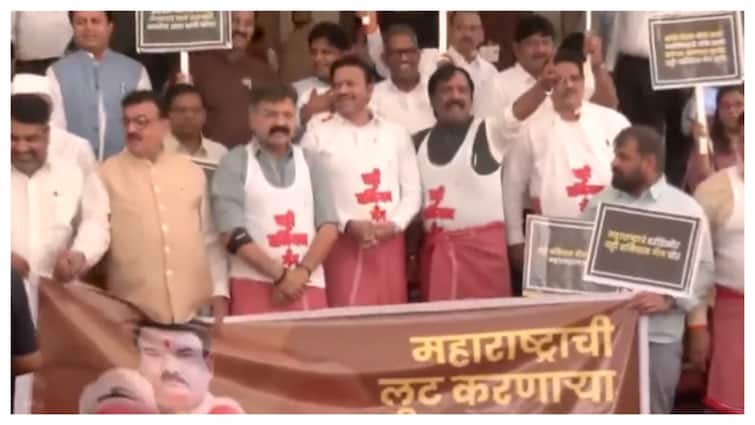 Maharashtra Opposition’s ‘Lungi-Baniyan’ Protest Against Sena MLA’s Assault On Canteen Staff