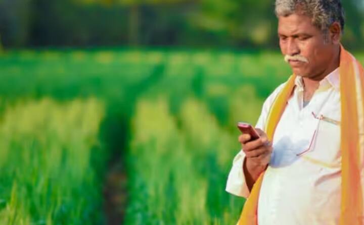 ਇਸ ਲਈ ਇਹ ਜ਼ਰੂਰੀ ਹੈ ਕਿ ਕਿਸ਼ਤ ਜਾਰੀ ਹੋਣ ਤੋਂ ਪਹਿਲਾਂ ਇਨ੍ਹਾਂ ਸਾਰੇ ਕੰਮਾਂ ਨੂੰ ਪੂਰਾ ਕਰ ਲਿਆ ਜਾਵੇ। ਨਹੀਂ ਤਾਂ, ਤੁਹਾਨੂੰ ਮਿਲਣ ਵਾਲੀ ਕਿਸ਼ਤ ਫਸ ਸਕਦੀ ਹੈ। ਜੇਕਰ ਤੁਹਾਡਾ ਸਾਰਾ ਕੰਮ ਪੂਰਾ ਹੋ ਗਿਆ ਹੈ, ਇਸ ਦੇ ਬਾਵਜੂਦ ਪੈਸੇ ਨਹੀਂ ਆਉਂਦੇ ਹਨ। ਤਾਂ ਤੁਸੀਂ ਕਿਸਾਨ ਯੋਜਨਾ ਦੀ ਹੈਲਪਲਾਈਨ 'ਤੇ ਕਾਲ ਕਰਕੇ ਇਸ ਬਾਰੇ ਸ਼ਿਕਾਇਤ ਕਰ ਸਕਦੇ ਹੋ। ਜਾਂ ਤੁਸੀਂ ਨਜ਼ਦੀਕੀ ਖੇਤੀਬਾੜੀ ਵਿਭਾਗ ਕੋਲ ਜਾ ਕੇ ਇਸ ਬਾਰੇ ਦੱਸ ਸਕਦੇ ਹੋ।