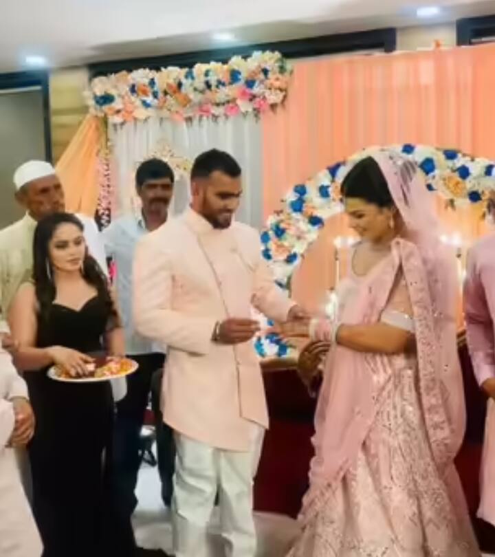 दिव्या ने लिखा कि वह इस पूरे सफर में बहुत कुछ सीख रही हैं. उन्होंने ऐसा सब होने की कभी कल्पना भी नहीं की थी. दिव्या काकरन सोशल मीडिया पर भी एक्टिव हैं, वह अपनी ट्रेनिंग आदि की वीडियो भी शेयर करती रहती हैं.