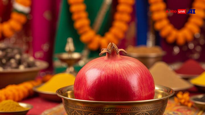 దానిమ్మ గింజలు ఎరుపు రంగులో ఉంటాయి,.. ఇవి కుజుడితో సంబంధం కలిగి ఉంటాయి. వీటిని తీసుకోవడం వల్ల జీవితంలో ప్రతికూల శక్తి తొలగిపోవడంతో పాటు శరీరం ఆరోగ్యంగా ఉంటుంది గ్రహ దోషాలు తొలగిపోతాయి.