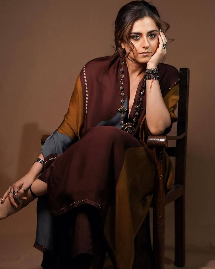 उन्होंने मुझे कॉल किया कि रिद्धि अर्जेंट हैं, तब मैं असुर की शूटिंग कर रही थी. मैंने कहा मैं तो मनाली में हूं, शूटिंग कर रही हूं.