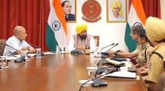 ਮੁੱਖ ਮੰਤਰੀ ਦੀ ਪੁਲਿਸ ਅਧਿਕਾਰੀਆਂ ਨਾਲ ਹਾਈ ਲੈਵਲ ਮੀਟਿੰਗ, ਕਾਨੂੰਨ ਵਿਵਸਥਾ ‘ਤੇ ਮੰਗੀ ਰਿਪੋਰਟ, ਹੋਰ ਵੀ ਮੁੱਦਿਆਂ ‘ਤੇ ਬਣਾਈ ਰਣਨੀਤੀ