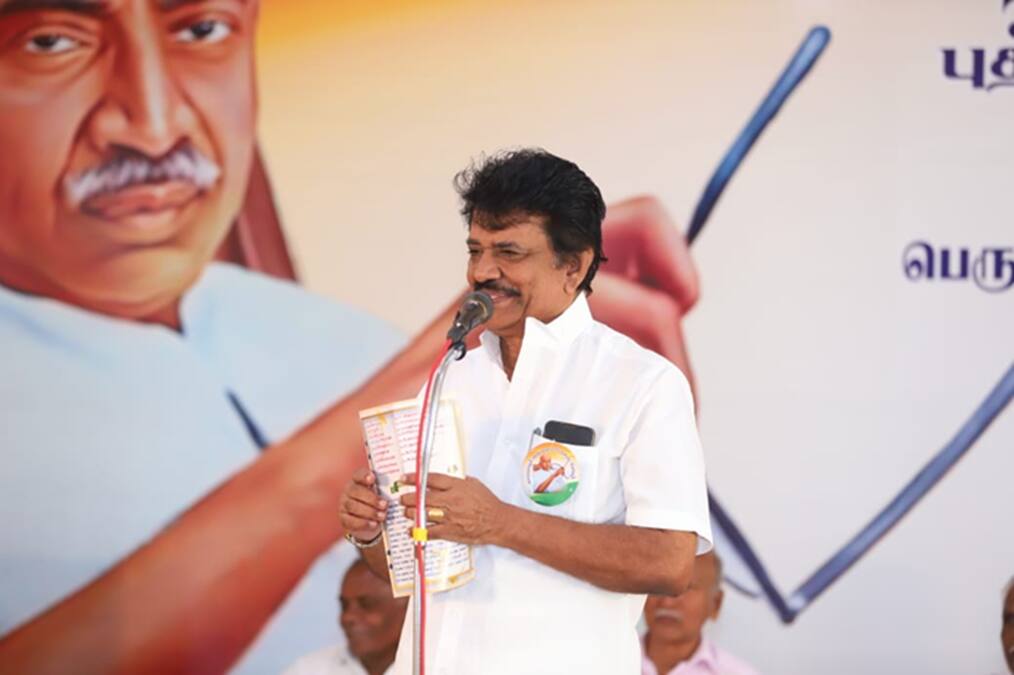 “2026-ல் கூட்டணி ஆட்சிதான்” புயலை கிளப்பும் காங்கிரஸ்- மீண்டும் வெடித்த மோதல்? Congress stirs up storm with Alliance government in 2026- conflict erupts again “2026-ல் கூட்டணி ஆட்சிதான்” புயலை கிளப்பும் காங்கிரஸ்- மீண்டும் வெடித்த மோதல்?