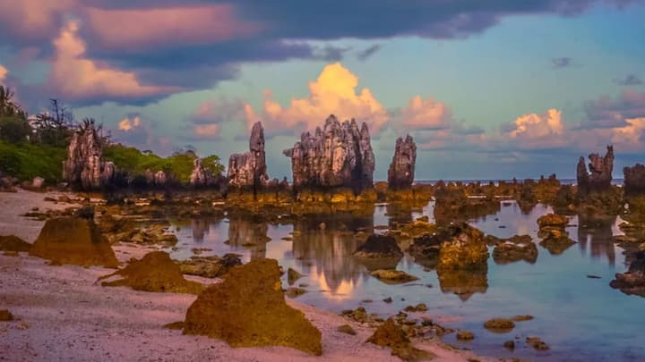 हालांकि अब यहां पर नारियल उगाकर लोग अपना गुजारा करते हैं. यहां बहुत कम जनसंख्या है और यहां के लोग कॉमनवेल्थ गेम्स व ओलंपिक्स में भी हिस्सा लेते हैं. यहां का मुख्य शहर यारेन है.