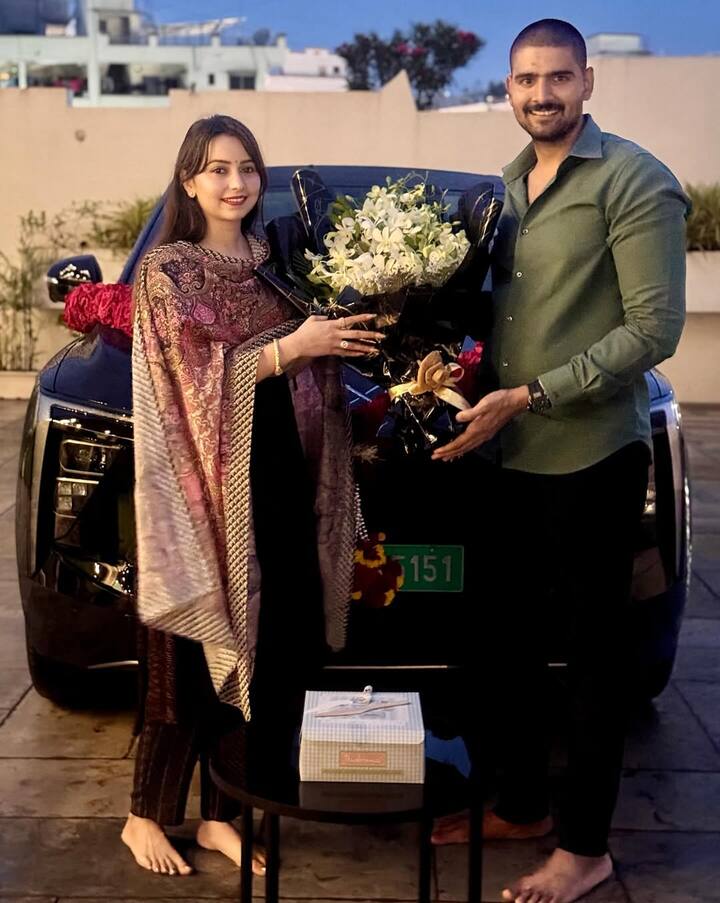 निर्मला नवले या अजित पवारांच्या राष्ट्रवादीत सक्रिय असून पक्ष संघटना मजबूत करण्यासाठी काम करत असल्याचं पाहायला मिळतं.