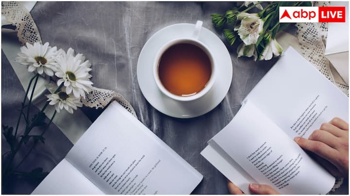 कॉफी में कैफीन होता है, जो एक स्टिमुलेंट है. कैफीन ब्लड प्रेशर को टेम्परेरी रूप से बढ़ा सकता है. यह इफेक्ट आमतौर पर कॉफी पीने के कुछ मिनटों के भीतर होता है और कुछ घंटों तक रह सकता है. यह बढ़ोतरी हर व्यक्ति में अलग-अलग हो सकती है. कुछ लोग कैफीन के प्रति अधिक सेंसिटिव होते हैं, जबकि अन्य पर इसका कम प्रभाव पड़ता है.