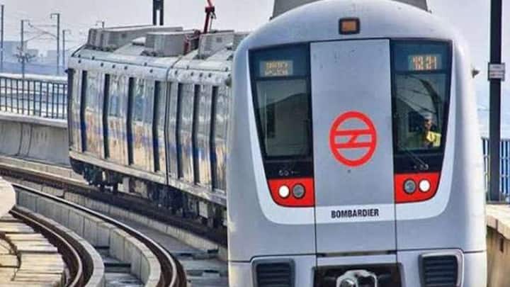दिल्ली में बहुत ज्यादा जगह नहीं होने की वजह से वहां पर मेट्रो स्टेशन जमीन में बहुत गहरे गहरे भी बनाए गए हैं. अंडरग्राउंड मेट्रो और सबस लंबा जाल होने की वजह से यहां कहीं भी जाने की सुविधा आसानी से मिलती है.