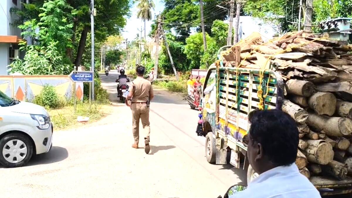 நடந்தே பணிக்கு செல்லும் டிஎஸ்பி: நேர்மையான அதிகாரிக்கு ஏற்பட்ட அவலம் - மயிலாடுதுறையில் நடந்தது என்ன?