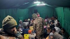 बारिश में फंसे अमरनाथ यात्रियों का रेस्क्यू कर रही सेना, गंभीर घायल को पहुंचाया अस्पताल