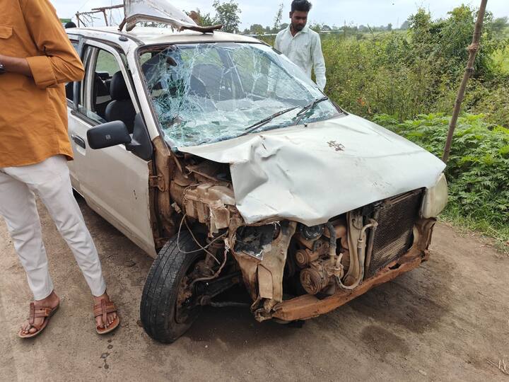 मात्र, चारचाकीमधून बाहेर पडता न आल्यामुळे गाडीतील लोकांचे नाका-तोंडात पाणी जाऊन मृत्यू झाल्याचं प्राथमिक तपासातून समोर आलं आहे.
