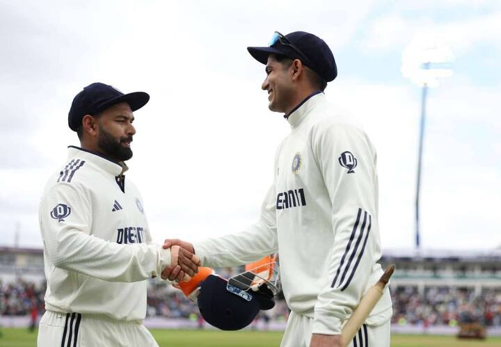 करुण नायरला 8 वर्षानंतर भारतीय संघात स्थान मिळालं होतं. पहिल्या तीन कसोटीमध्ये त्याला चांगली कामगिरी करता आलेली नाही. त्यामुळं करुण नायरला वगळून त्याच्या जागी साई सुदर्शनला संधी मिळणार असल्याच्या चर्चा आहेत.