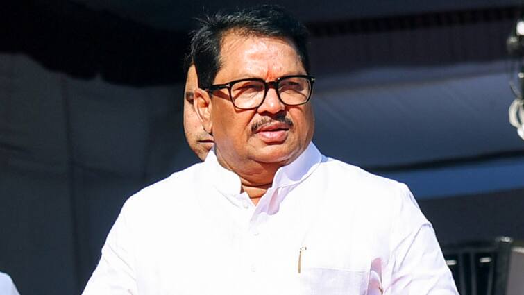 vijay wadettiwar Reaction on congress issues notice for not opposing public security bill in Maharashtra assembly Maharashtra: जन सुरक्षा विधेयक पर कांग्रेस में घमासान, विजय वडेट्टीवार बोले- 'नहीं मिला नोटिस, मैं विधानसभा...'