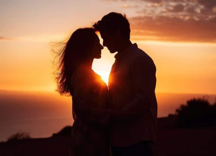 भारत में डेटिंग ऐप्स की टॉप 10 लिस्ट में इसके बाद Bado, Okcupid, True Madly, Woo और Quack Quack शामिल हैं. ये डेटिंग ऐप्स लोकप्रिय हैं, हालांकि इनमें से कई ऐप्स के माध्यम से लोगों के साथ फ्रॉड भी हो चुका है. इसलिए ध्यान रखें कि किसी से मिलने और डेट करने से पहले उसके बारे में सारी जानकारी लें.