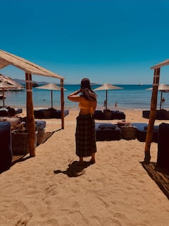 Kareena Kapoor Khan Brings ‘Lungi Dance’ To Greece. See Pics