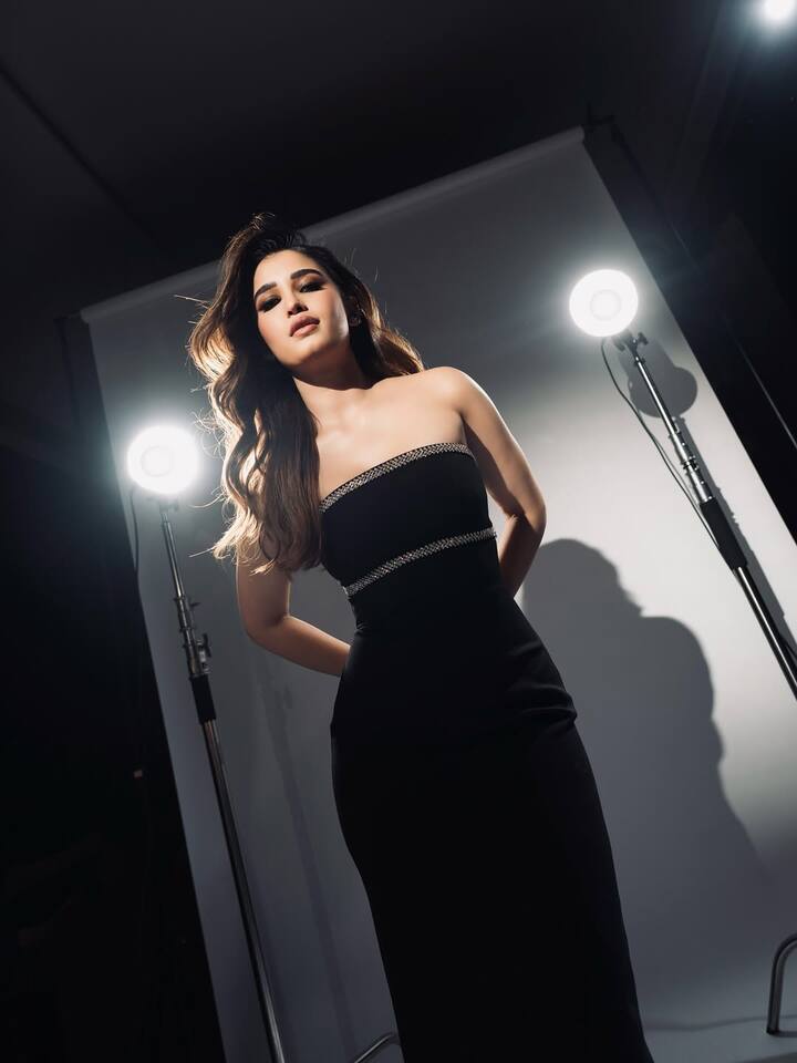 રાશાની ઇન્સ્ટાગ્રામ પ્રૉફાઇલ પર નજર નાંખશો તો ખબર પડશે કે તે કેટલી સુંદર છે, રાશાની તસવીરો રવીના ટંડનનો જુનો અંદાજ યાદ અપાવી રહી છે.