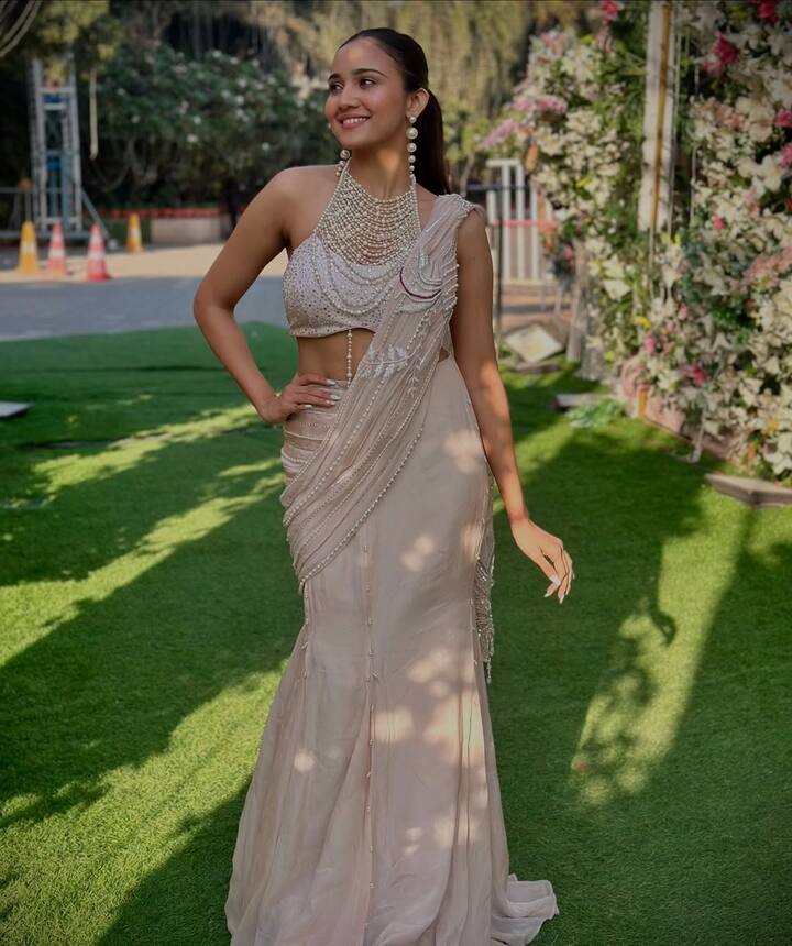 जूम और टेली टॉक इंडिया को दिए इंटरव्यू में आशी ने कास्टिंग काउच के बार में बताया. एक्ट्रेस ने कहा कि शुरुआत में मैं ऑडिशन के लिए जाती थी तो मुझे याद है दो-तीन बार मेरे साथ ऐसा हुआ.