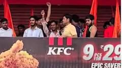 सावन महीने में KFC को लेकर हिंदू रक्षा दल का विरोध, रेस्टोरेंट के अंदर घुसकर बंद कराया शटर
